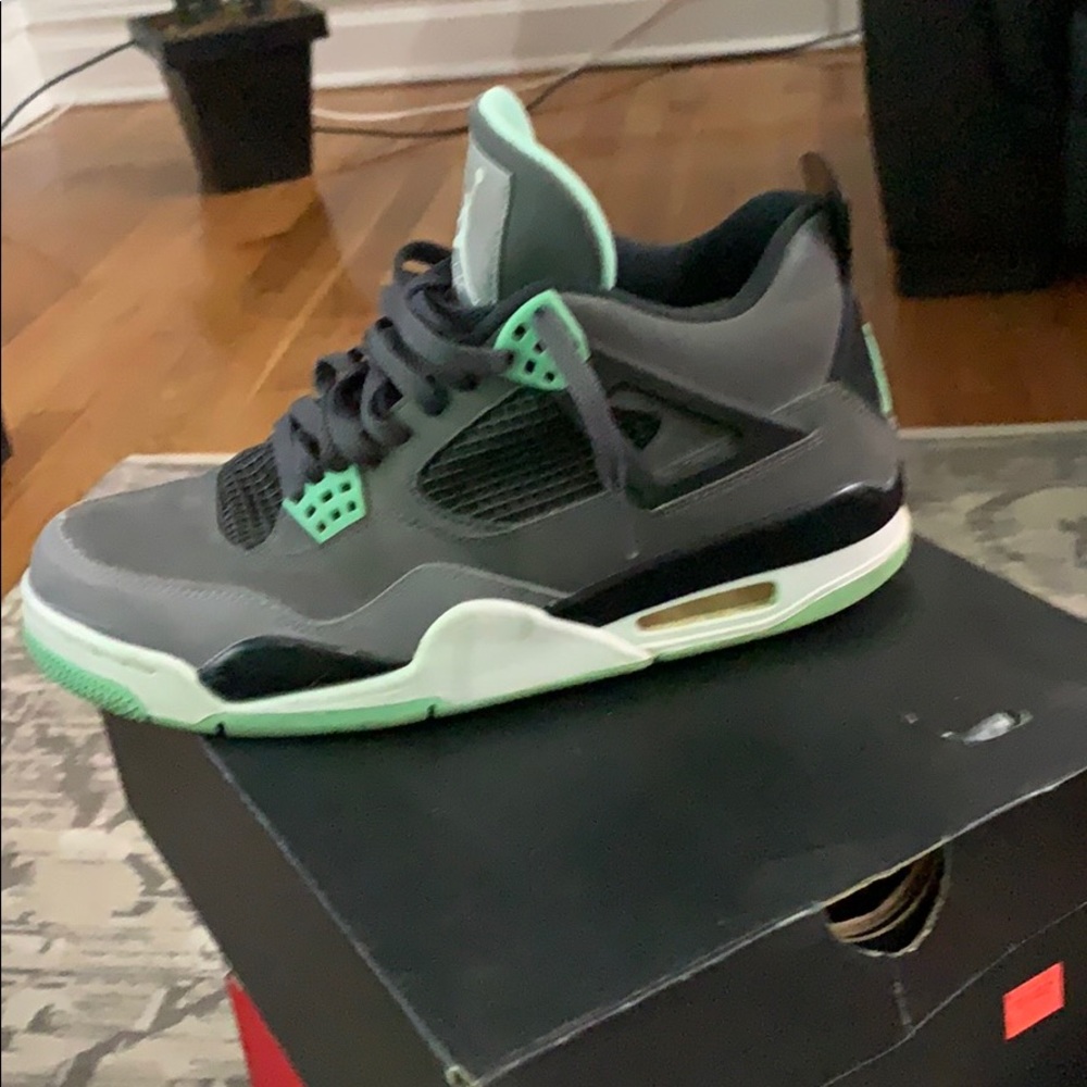 Jordan 4 Green Glow